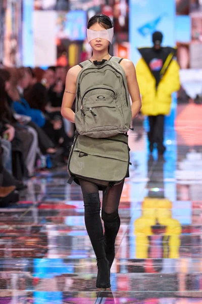 Look 50